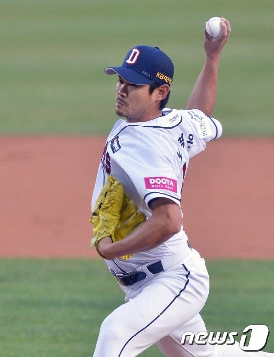 본문 이미지 - 두산 베어스가 13일 최근 현역 은퇴를 선언 후 입장을 번복한 투수 노경은(32)에 대한 공식 입장을 밝혔다.ⓒ News1 송원영 기자