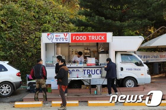 본문 이미지 - 서울외곽순환도로 청계졸음쉼터 푸드트럭ⓒ News1