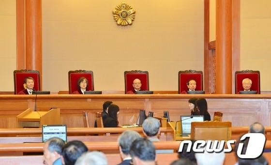 본문 이미지 - 박한철 헌번재판소장을 비롯한 헌법재판관. /뉴스1 ⓒ News1 민경석 기자