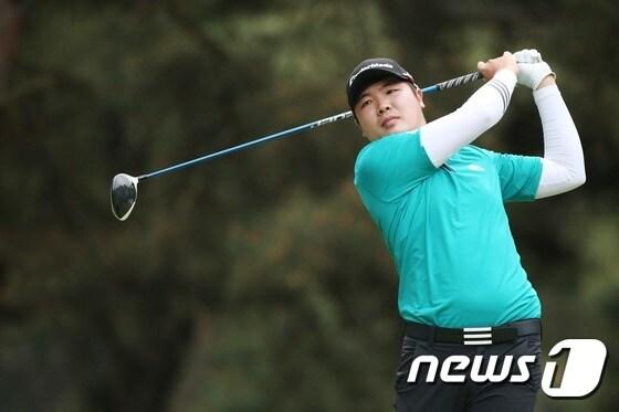 본문 이미지 - 13일 대전시 유성구 유성CC에서 열린 매일유업 오픈 2016 2그라운드에서 김진성이 2번홀 드라이버 티샷을 하고 있다. (KPGA제공) 2016.5.13/뉴스1 ⓒ News1 조현아 인턴기자
