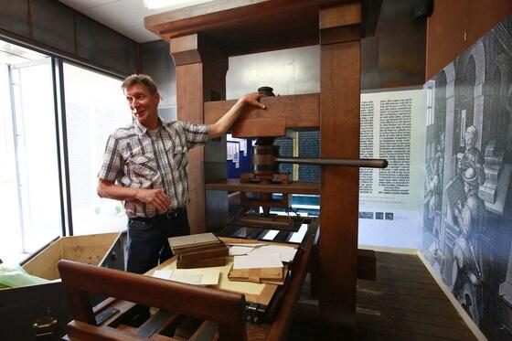 본문 이미지 - 전시된 구텐베르크 인쇄기(사진제공 활판공방)