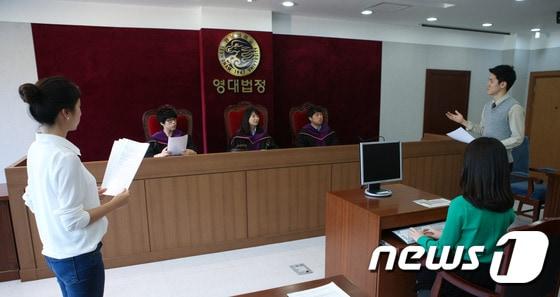 본문 이미지 - 영남대 로스쿨의 모의법정 모습/사진제공=영남대ⓒ News1