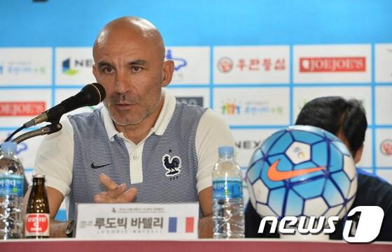 본문 이미지 - 루도빅 바텔리 프랑스 감독 ⓒ News1 이재명 기자