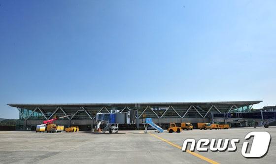 본문 이미지 - 포항공항. (뉴스1자료) ⓒ News1 최창호 기자