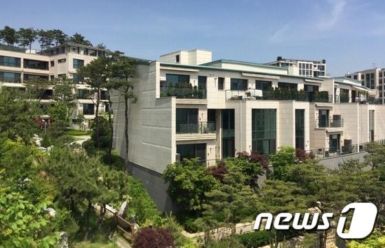 본문 이미지 - 서울 용산구 한남동 한남더힐 전경 /사진=최동순 기자 ⓒ News1