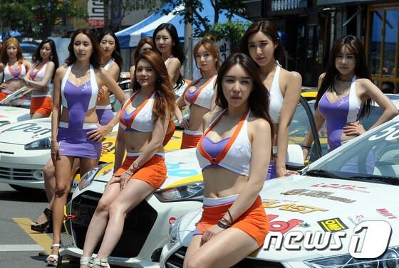 본문 이미지 - '2023 대구스트리트모터페스티벌'(모터페스티벌)이 오는 20~21일 중구 남산동 자동차부속골목 일원에서 열린다. ⓒ News1 자료 사진