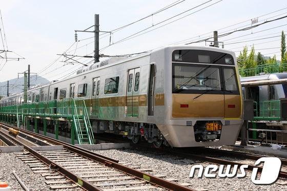 본문 이미지 - 현대로템의 서울시 9호선 전동차ⓒ News1
