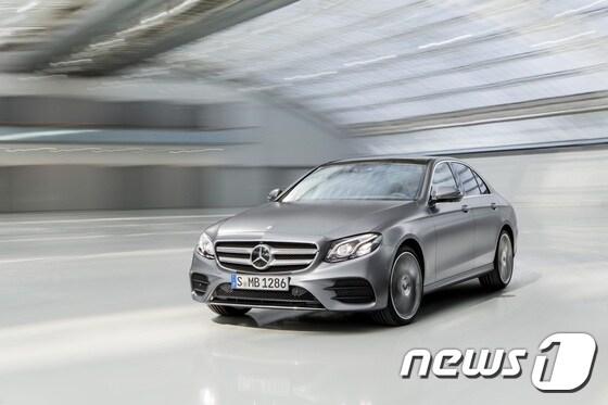 본문 이미지 - 메르세데스-벤츠 'The New E-Class Avantgarde'ⓒ News1