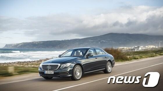 본문 이미지 - 메르세데스-벤츠 The New E-Class Exclusiveⓒ News1