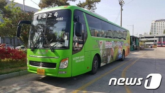 본문 이미지 - 금호고속이 운영하는 '남도한바퀴' ⓒ News1