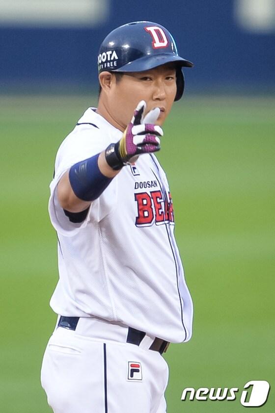 본문 이미지 - 두산 베어스의 주전 포수 양의지가 29일 잠실구장에서 열리는 2016 타이어뱅크 KBO리그 LG 트윈스전에서 선발 제외됐다. 대신 박세혁이 선발 마스크를 쓴다.ⓒ News1 유승관 기자