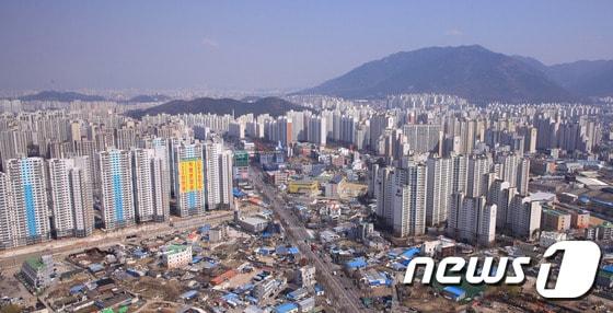 본문 이미지 - 아파트 단지가 밀집한 대구 시내 전경/사진제공=대구시ⓒ News1