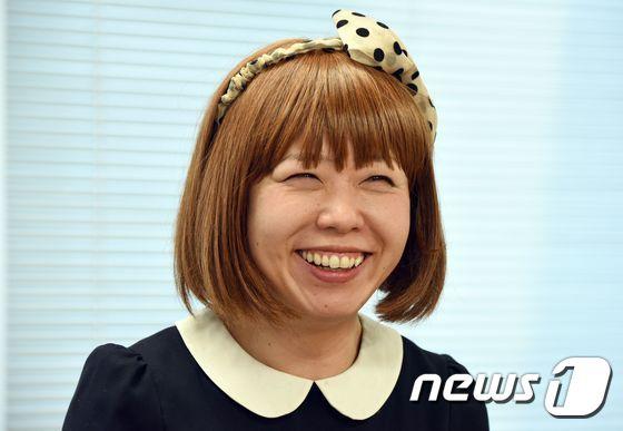 본문 이미지 - 자신의 음부를 본떠 만든 석고상을 성인용품점에서 전시한 혐의 등으로 기소됐던 일본인 만화가 이가라시 메구미. ⓒ AFP=뉴스1