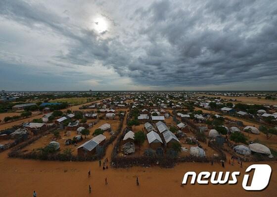 본문 이미지 - 케냐 다다브 캠프. ⓒAFP=뉴스1