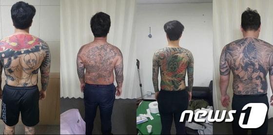 본문 이미지 - 2016년 경찰에 검거된 간석식구파 조직원 모습. 인천 길병원 장례식장 앞 '집단 난투극'으로 악명을 떨쳤던 폭력조직 '간석식구파'가 조직 재건을 시도하다 경찰에 무더기로 적발됐다.(인천경찰청 제공) /뉴스1 ⓒ News1