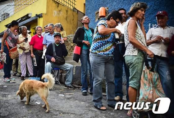 본문 이미지 - 경제난에 시달리는 베네수엘라. ⓒ AFP=뉴스1