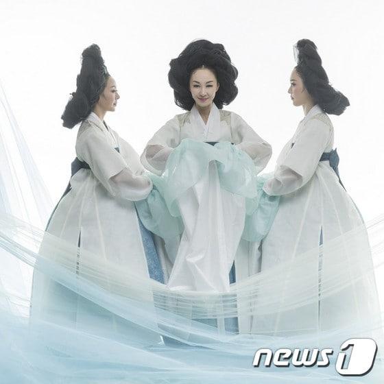 본문 이미지 - 전통춤 공연 '무원' 설정사진 ⓒ국립국악원 무용단 김청우