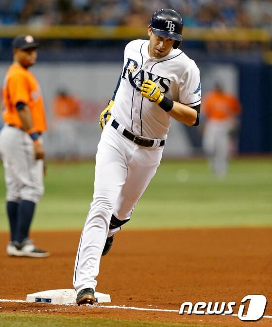 본문 이미지 - 에반 롱고리아가 탬파베이 레이스를 떠나 샌프란시스코 자이언츠로 이적했다. ⓒ AFP=News1