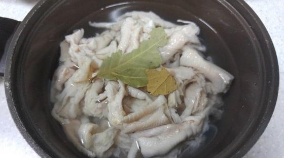 본문 이미지 - 다이어트와 관절 건강에 좋은 닭발을 활용한 '닭발 수프'는 입맛이 까다로운 비만 고양이들의 특별 간식이 될 수 있다.(사진 네이버 블로거 '오지랑 차돌이의 달콤공간')ⓒ News1