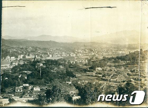 본문 이미지 - 19010~20년대 후암동 전경사진(서울시 제공). /뉴스1ⓒ News1