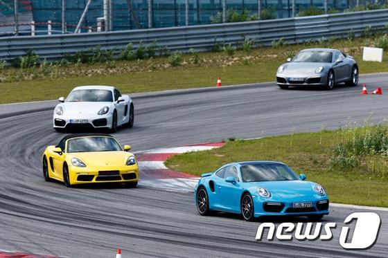 본문 이미지 - 2016 포르쉐 월드로드쇼ⓒ News1
