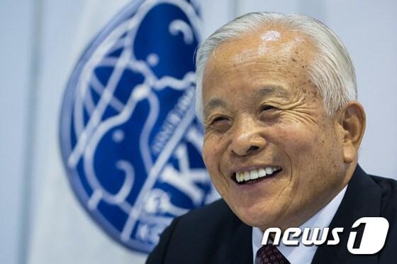 본문 이미지 - 박상우 한국애견연맹 총재가 18일 서울 양재동 aT센터에서 열린 한국애견연맹(KKF) 펫 페스티벌 행사장에서 뉴스1과 인터뷰하고 있다. 2016.6.18/뉴스1 ⓒ News1 유승관 기자