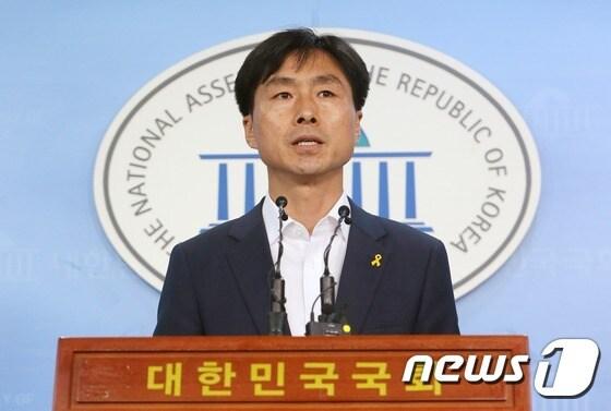 본문 이미지 - 한창민 정의당 대변인. 2016.6.21/뉴스1 ⓒ News1 송원영 기자