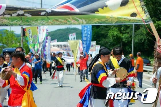 본문 이미지 - ''2회 정백곡 참숯 마실축제'가 25, 26일 물안뜰체험관 일원에서 성황리에 열렸다. (진천군 제공)ⓒ News1