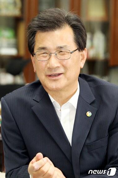 본문 이미지 - 이시종 충북지사. ⓒ News1