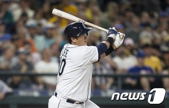 본문 이미지 - 이대호(34시애틀 매리너스)가 결장한 가운데 시애틀은 29일(한국시간) 미국 텍사스주 휴스턴의 미닛 메이드 파크에서 열린 2016 메이저리그 휴스턴 애스트로스와의 경기에서 12-4로 승리했다.ⓒ AFP=News1
