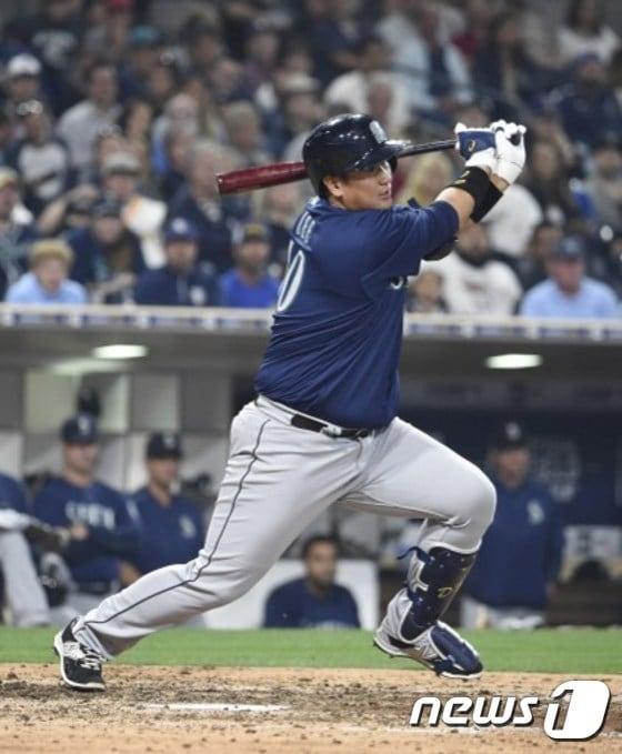 본문 이미지 - 이대호(34시애틀 매리너스)가 결장한 가운데 시애틀은 28일(한국시간) 미국 텍사스주 휴스턴의 미닛 메이드 파크에서 열린 2016 메이저리그 휴스턴 애스트로스와의 경기에서 4-8로 역전패를 당했다.ⓒ AFP=News1