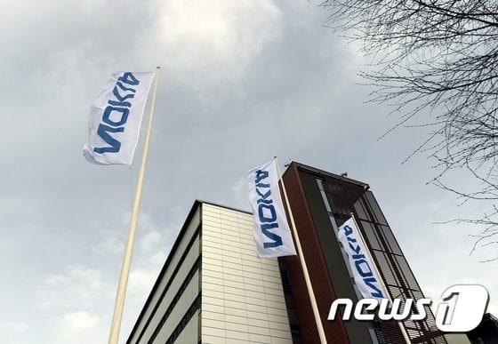 본문 이미지 - 핀란드 통신 네트워크 기업인 노키아 본사 전경. /AFP PHOTO