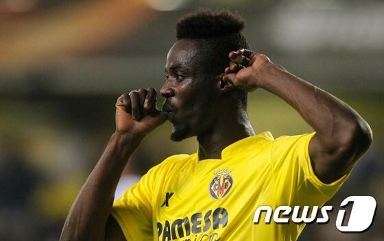 본문 이미지 - 맨체스터 유나이티드로의 이적이 임박한 비야레알의 중앙 수비수 에릭 베일리. ⓒ AFP=News1