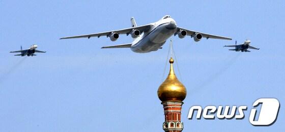 본문 이미지 - 러시아 일류신 IL-76 수송기/뉴스1DB ⓒ AFP=뉴스1