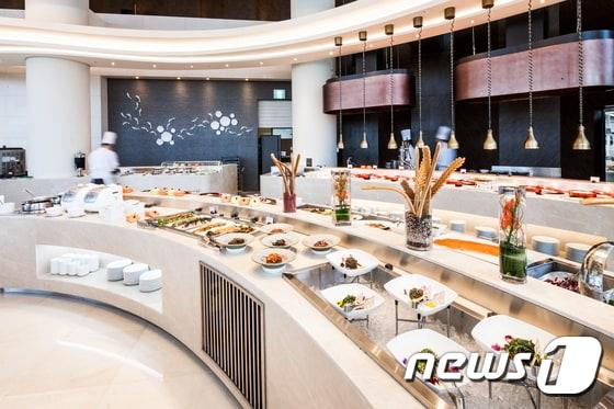 본문 이미지 - 엠브호텔 여수 뷔페 레스토랑 '아드리아'ⓒ News1