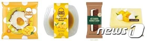 본문 이미지 - (왼쪽부터)삼립식품의 '떠먹는 망고롤케익', '스노우치즈케익', 뚜레쥬르의 '아이스초코쿠키샌드', '떠먹는 망고치즈케이크'.ⓒ News1
