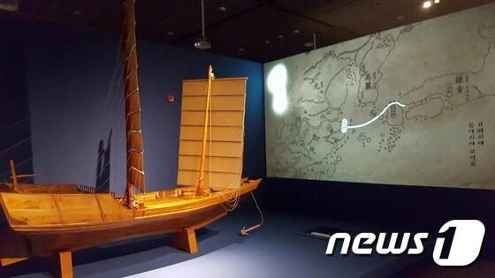 본문 이미지 - 발굴 40주년 기념 특별전 '신안해저선에서 찾아낸 것들' 전시전경 ⓒ News1