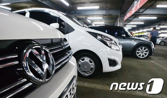 본문 이미지 - 서울의 한 중고차 매매시장 2016.7.25/뉴스1 ⓒ News1 최현규 기자