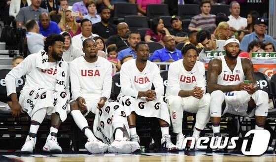 본문 이미지 - 2016 리우 올림픽에 출전하는 미국 농구 대표팀.ⓒ AFP=News1