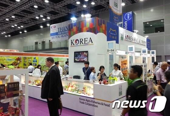 본문 이미지 - 2014 말레이시아 박람회 모습. 한국농수산식품유통공사는 27일부터 29일까지 말레이시아 쿠알라룸푸르에서 개최하는 행사에 참가한다.(한국농수산식품유통공사 제공)2016.7.27ⓒ News1