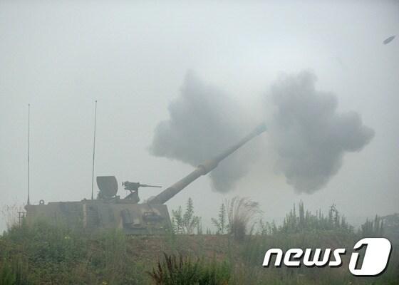본문 이미지 - 서해 백령도 주둔 해병대 6여단의 K-9 자주포. (해병대사령부 제공) 2016.7.28/뉴스1