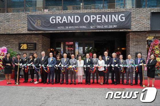 본문 이미지 - 호텔 28 명동 개관 기념 테이프 컷팅식(사진제공=호텔 28)ⓒ News1