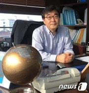 본문 이미지 - 한국코러스(주) 황재간 대표가  2일 뉴스1과 인터뷰를 하고 있다. 2016.8.2/뉴스1ⓒ News1 신효재 기자