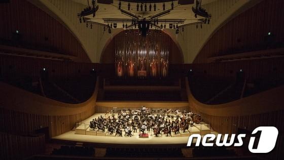 본문 이미지 - 롯데콘서트홀 시범 연주회 '코리안심포니 협연' 현장 ⓒ News1