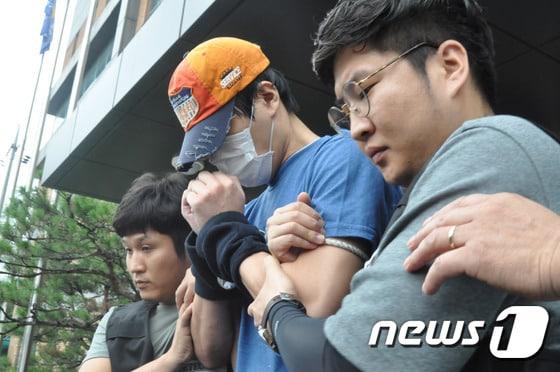 본문 이미지 - 층간소음 문제로 위층 부부에게 흉기를 휘돌러 1명을 숨지게 한 김모씨(33). 2016.7.6/뉴스1 ⓒ News1