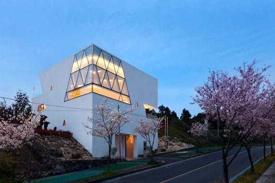 본문 이미지 - 제주도의 삼각형 집 '시선재' 전경ⓒ 박영채