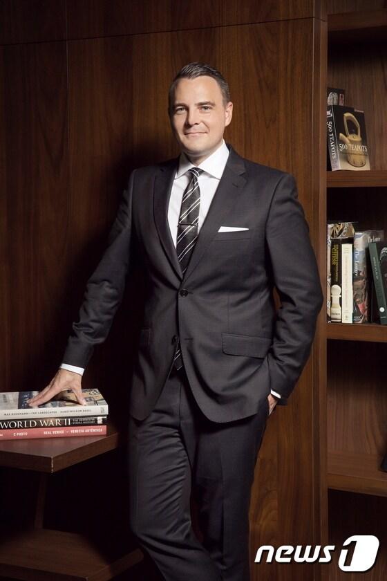 본문 이미지 - 파크 하얏트 부산 신임 총지배인 '사무엘 다비네트'(파크하얏트 부산 제공) 2016.8.1/뉴스1 ⓒ News1