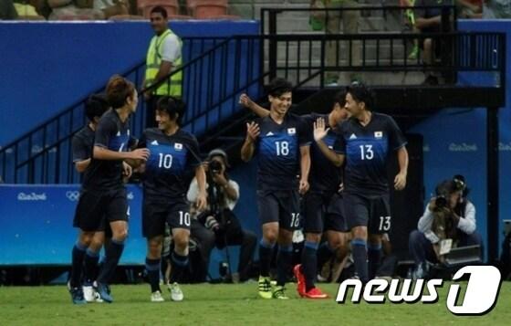 본문 이미지 - 8강 진출이 좌절된 일본 축구대표팀ⓒ AFP=News1