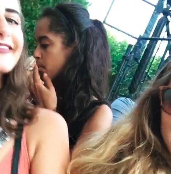 본문 이미지 - 버락 오바마 미국 대통령의 큰딸 말리아가 대마초를 피웠다는 주장이 제기됐다. (유튜브 캡처) ⓒ 뉴스1