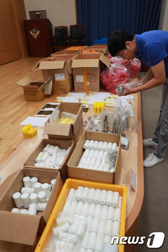 본문 이미지 - 압수된 짝퉁 '힘센엔진' 노즐 부품 (남해해경 제공) 2016.8.16/뉴스1 ⓒ News1